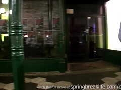 Culo grande, Tetas grandes, Bikini, Rubia, Al aire libre, Público, Estudiante, Adolescente