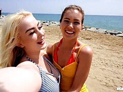 Embrassement, Lesbienne, Lingerie, Seins naturels, Rasée, Dénudage, Adolescente, Nénés