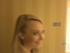 Enthousiasteling, Badkamer, Blond, Klein, Doordringend, Kut duiken, Geschoren, Tieten likken