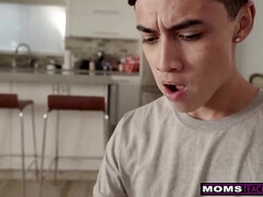 Grosse bite, Gros seins, Sucer une bite, Brunette brune, Tir de sperme, Mère que j'aimerais baiser, Maman, Plan cul à trois