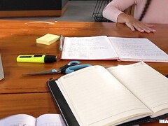 Amateur, Gros seins, Brunette brune, Queue, Lunettes, Branlette thaïlandaise, Seins naturels, Russe