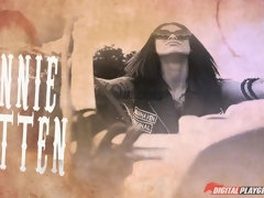 Sucer une bite, En levrette, Branlette thaïlandaise, De plein air, Chatte, Réalité, Tatouage, Mouillée