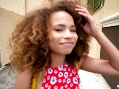 Leie, Arsch, Schwarz, Braunhaarige, Behaart, Natürlichen titten, Öffentlich, Titten