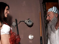 Sucer une bite, Brunette brune, En levrette, Branlette thaïlandaise, Rasée, Jarretelles, Adolescente, Nénés