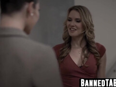 Blonde, Sucer une bite, Brunette brune, Éjaculer dans la bouche, Tir de sperme, Doigter, Seins naturels, Tabou