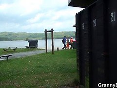 Belle grosse femme bgf, Blonde, Plantureuse, Mamie, Maman, Public, Seins flasques, Adolescente