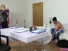 Leie, Betrug, Spermaladung, Hundestellung, Aufs gesicht abspritzen, Frau, Handjob, Büro