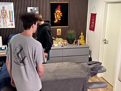 素人, カップル, ヨーロピアン, 毛深い, 手コキする, Hd, マッサージ, 公共