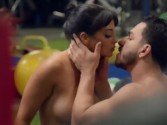 Zwart, Sperma in gezicht, Sportzaal, Latijnse vrouw, Likken, Klein, Tiener, Tieten likken