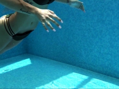 Tiffany Tatum strips naked underwater