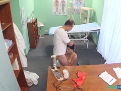 Amateur, Sucer une bite, Médecin, En levrette, Doigter, Infirmière, Bureau, Pov