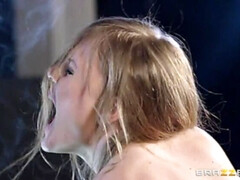 Tetas grandes, Rubia, Realidad