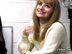 18 jaar, Enthousiasteling, Grote mammen, Blond, Rondborstig, Seksspeelgoed, Kantoor, Tiener