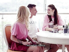 Cul, Blonde, Sucer une bite, En levrette, 2 femmes 1 homme, Branlette thaïlandaise, Maigrichonne, Adolescente