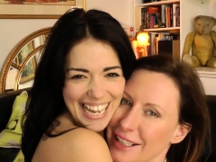 Braunhaarige, Handjob, Hd, Strümpfe, Flotter dreier