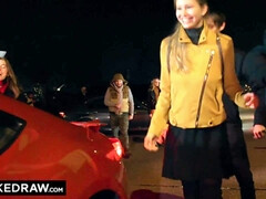 Grosser schwanz, Blasen, Schwanz, Doppelpenetration, Aufs gesicht abspritzen, Interrassisch, Flotter dreier, Titten