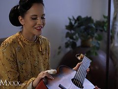 Большая жопа, Большие сиськи, Минет, Семяизвержение, Глубокая глотка, Ласковые ручки, Милф, Чулки