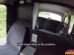 Sucer une bite, Voiture, En levrette, Européenne, Femelle, De plein air, Cheveux courts, Tatouage