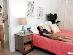 Amateur, Chambre à dormir, Faciale, Branlette thaïlandaise, Interracial, Léchez, Seins naturels, Nénés