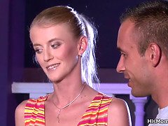 Beauté, Blonde, Plantureuse, Lesbienne, Mère que j'aimerais baiser, Maman, Chatte, Belle mère