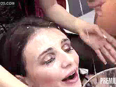 Leie, Viele männer bespritzen eine frau, Spermaladung, Aufs gesicht abspritzen