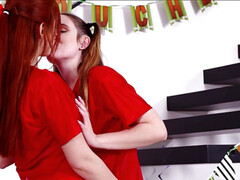 Игры, Лизание, Вечеринка, Киски, Рыжие, Бритые, Молоденькие, Стринги