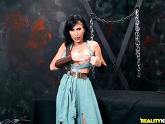 Stacked MILFs Sofie and Lezley in a kinky threesome. Part 1.