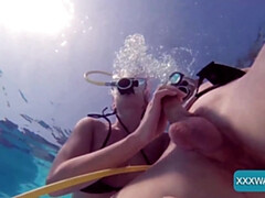 フェラチオ, イく瞬間, 女, Hd, ハンガリー人, アウトドア, プール, 公共