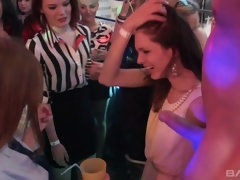 Blonde, Brunette brune, Européenne, Groupe, Interracial, Lingerie, Piercing, Tatouage