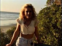 In den arsch, Strand, Blondine, Blasen, Aufs gesicht abspritzen, Dusche, Titten