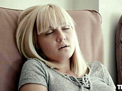 Amateur, Gros cul, Gros seins, Blonde, Doigter, Masturbation, Cheveux courts, Dénudage