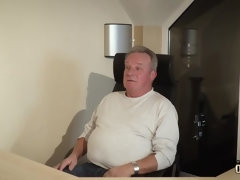 Sucer une bite, Gorge profonde, Embrassement, Léchez, Seins naturels, Bureau, Maigrichonne, Adolescente