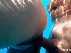 Большие сиськи, Бикини, Брюнетки, Ласковые ручки, Латиноамериканки, На природе, Сквиртинг, Сиськи