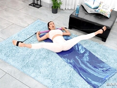 Beautiful pornstar Alexis Fawx mind-blowing story