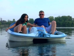 Grosse bite, Brunette brune, Habillées, Branlette thaïlandaise, Nue, De plein air, Public, Douche