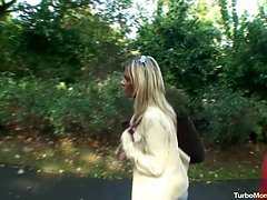 Beauté, Gros cul, Grosse bite, Gros seins, Blonde, Femme couguar, Maman, Public