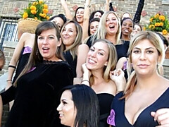 Grosser arsch, Grosser schwanz, Grosse titten, Blasen, Hundestellung, Milf, Party, Titten