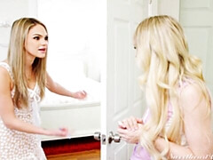 Grote kont, Zoenen, Likken, Ondergoed, Masturbatie, Geschoren, Strippen, Tiener