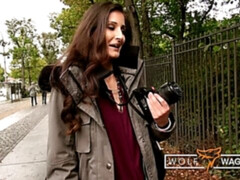 Cul, Sucer une bite, Brunette brune, En levrette, Branlette thaïlandaise, Dénudage, Adolescente, Nénés