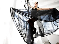 Amateur, Culo grande, Tetas grandes, Morena, Penetracion con dedos, Masturbación, Madres para coger, Estriptis