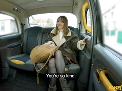 Amateur, Mamada, Coche, Tetas naturales, Al aire libre, Coño, Ruso, Medias largas