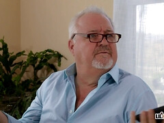 Kont, Badpak, Pijpbeurt, Rondborstig, Moeder die ik wil neuken, Buiten, Tatoeage, Nat