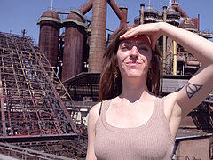 デカチン, 公共, ティーン