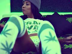 Nana, Sucer une bite, Brunette brune, Branlette thaïlandaise, Mature, Mère que j'aimerais baiser, Adolescente, Nénés