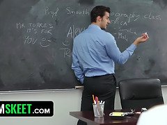 Verga grande, Rubia, Mamada, Cfnm, Corridas, Tetas naturales, Gritar, Bajo la falda