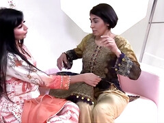 Pijpbeurt, Brits, Seksspeelgoed, Ondergoed, Stiefmoeder, Tiener, Tieten likken, Speelgoed