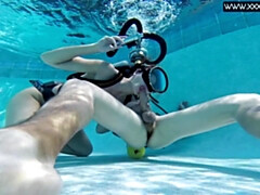 18 años, Bikini, Corrida, Pajear, Pequeña, Piscina, Adolescente, Tetas