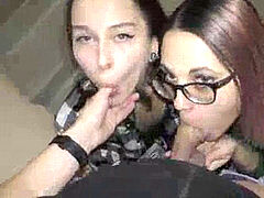 Любители, Брюнетки, Колледж, Домашнее видео, Крошечные, Сосущие, Молоденькие, Втроем