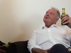 Blasen, Spermaladung, Kehlenfick, Schwanz, Küssen, Natürlichen titten, Jungendliche (18+), Flotter dreier