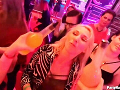 Rubia, Morena, Polla, Grupo, Lesbiana, Madres para coger, Público, Coño